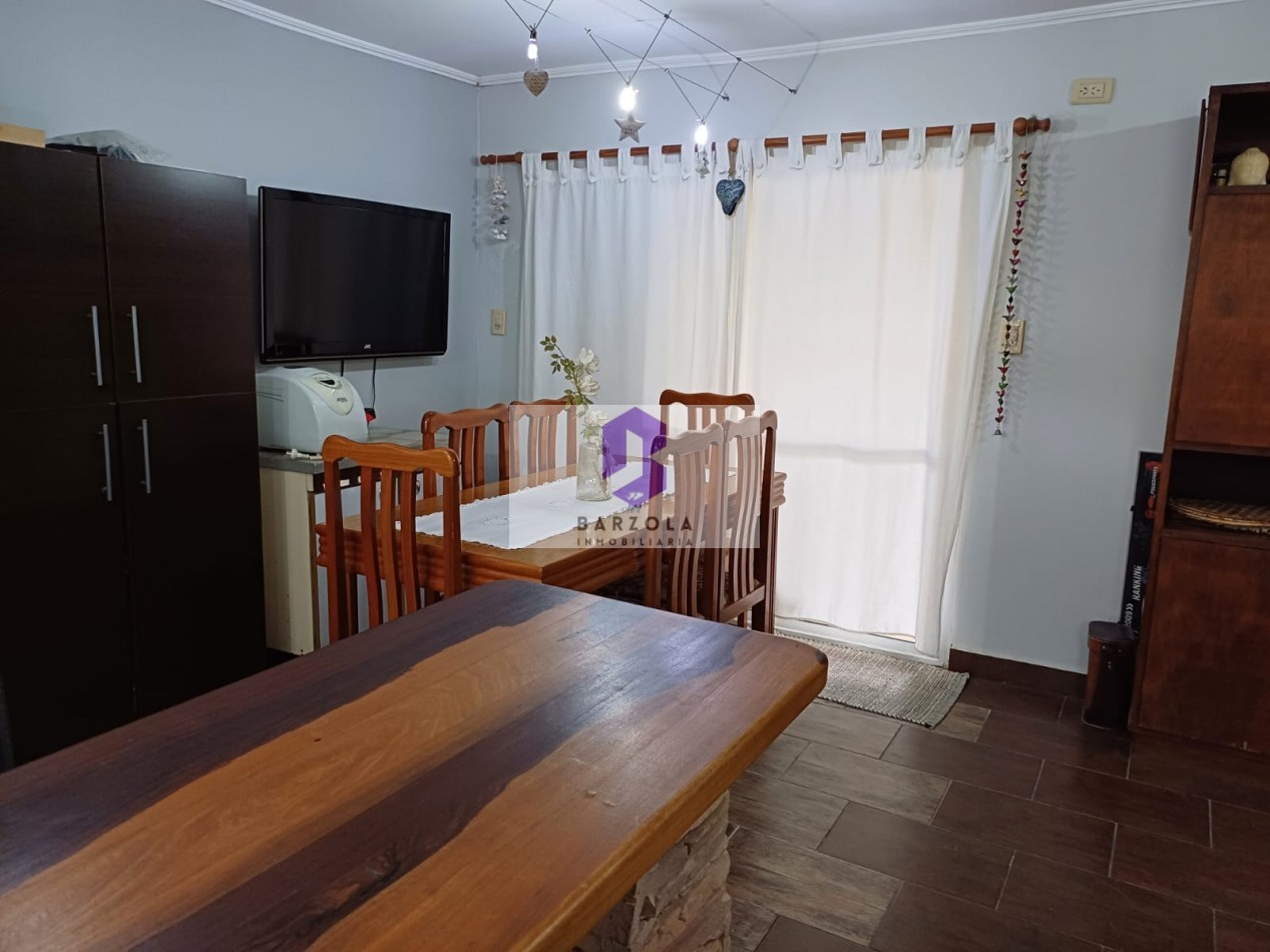 SE VENDE CASA 2 DORMITORIOS CON PATIO GRANDE Y COCHERA- APTA A CREDITO