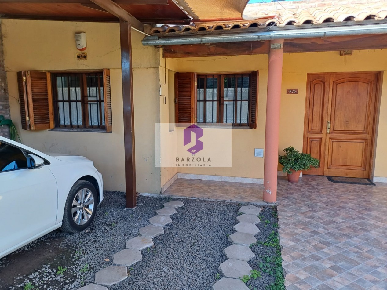 SE VENDE CASA 2 DORMITORIOS CON PATIO GRANDE Y COCHERA- APTA A CREDITO