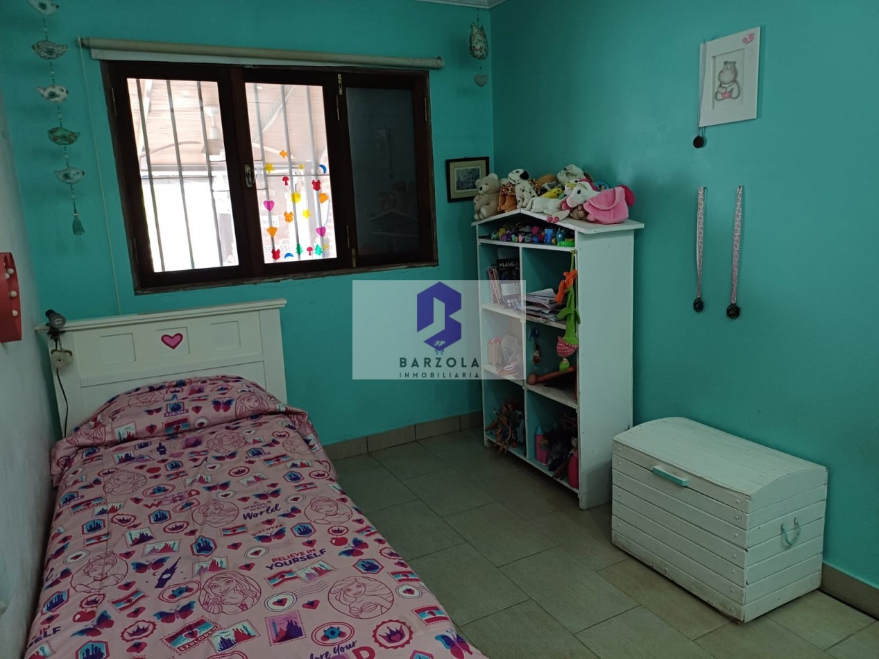 SE VENDE CASA 2 DORMITORIOS CON PATIO GRANDE Y COCHERA- APTA A CREDITO