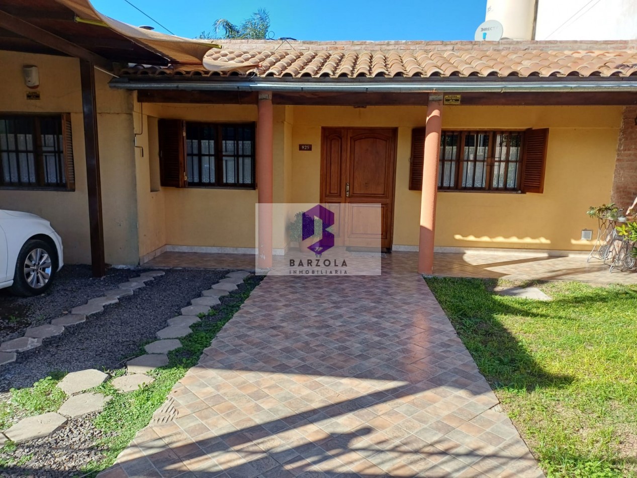 SE VENDE CASA 2 DORMITORIOS CON PATIO GRANDE Y COCHERA- APTA A CREDITO