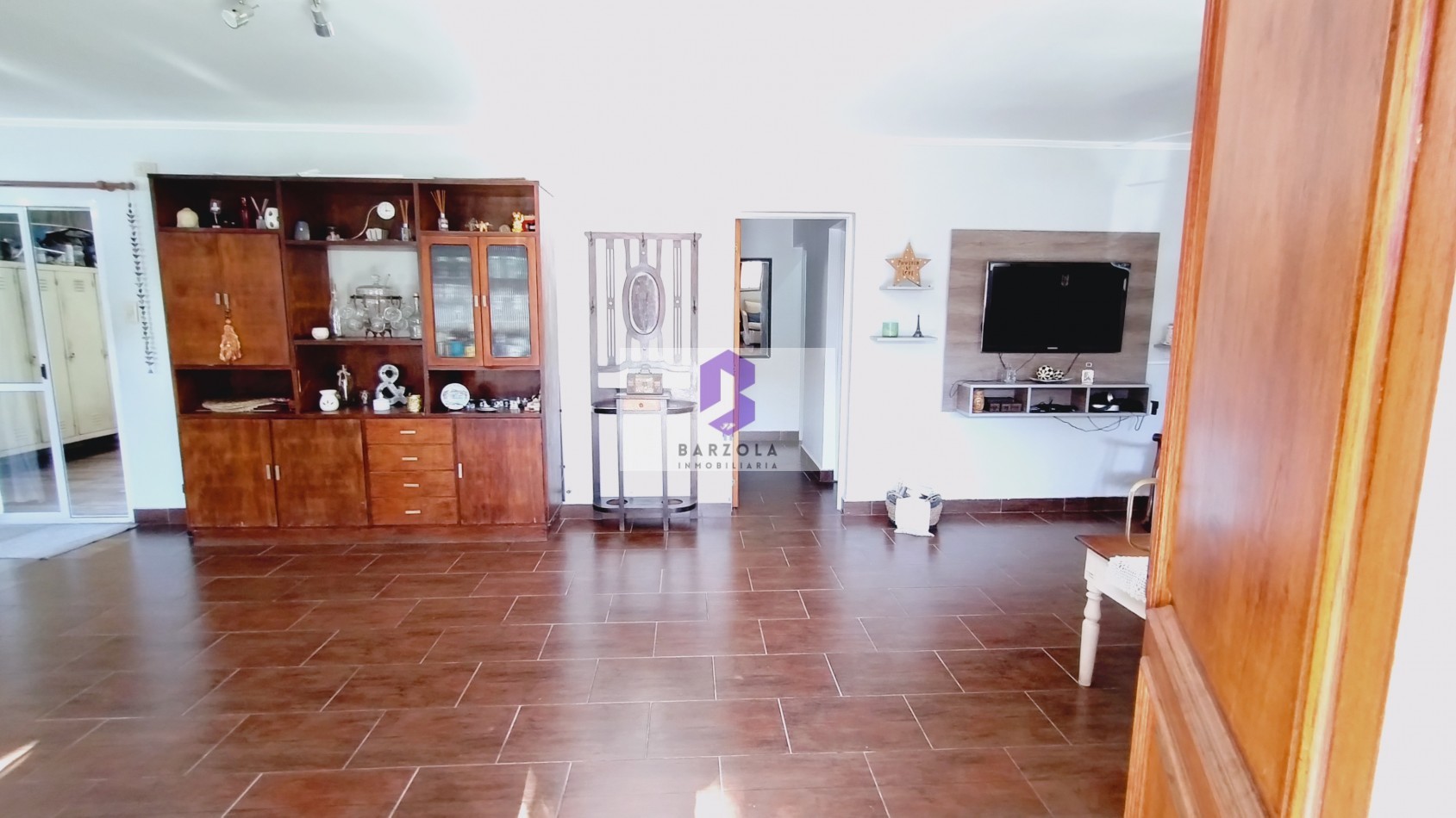 SE VENDE CASA 2 DORMITORIOS CON PATIO GRANDE Y COCHERA- APTA A CREDITO