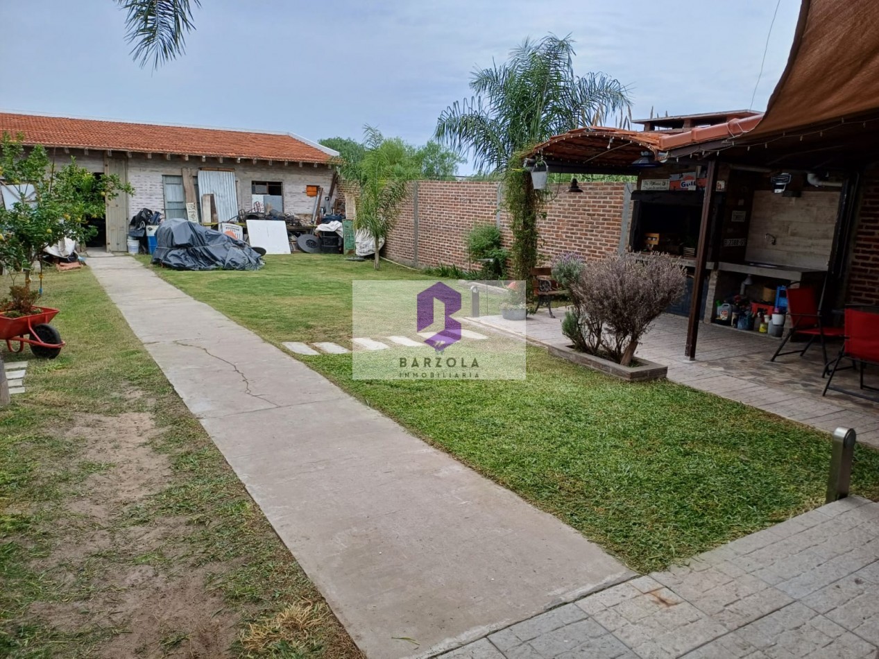 SE VENDE CASA 2 DORMITORIOS CON PATIO GRANDE Y COCHERA- APTA A CREDITO