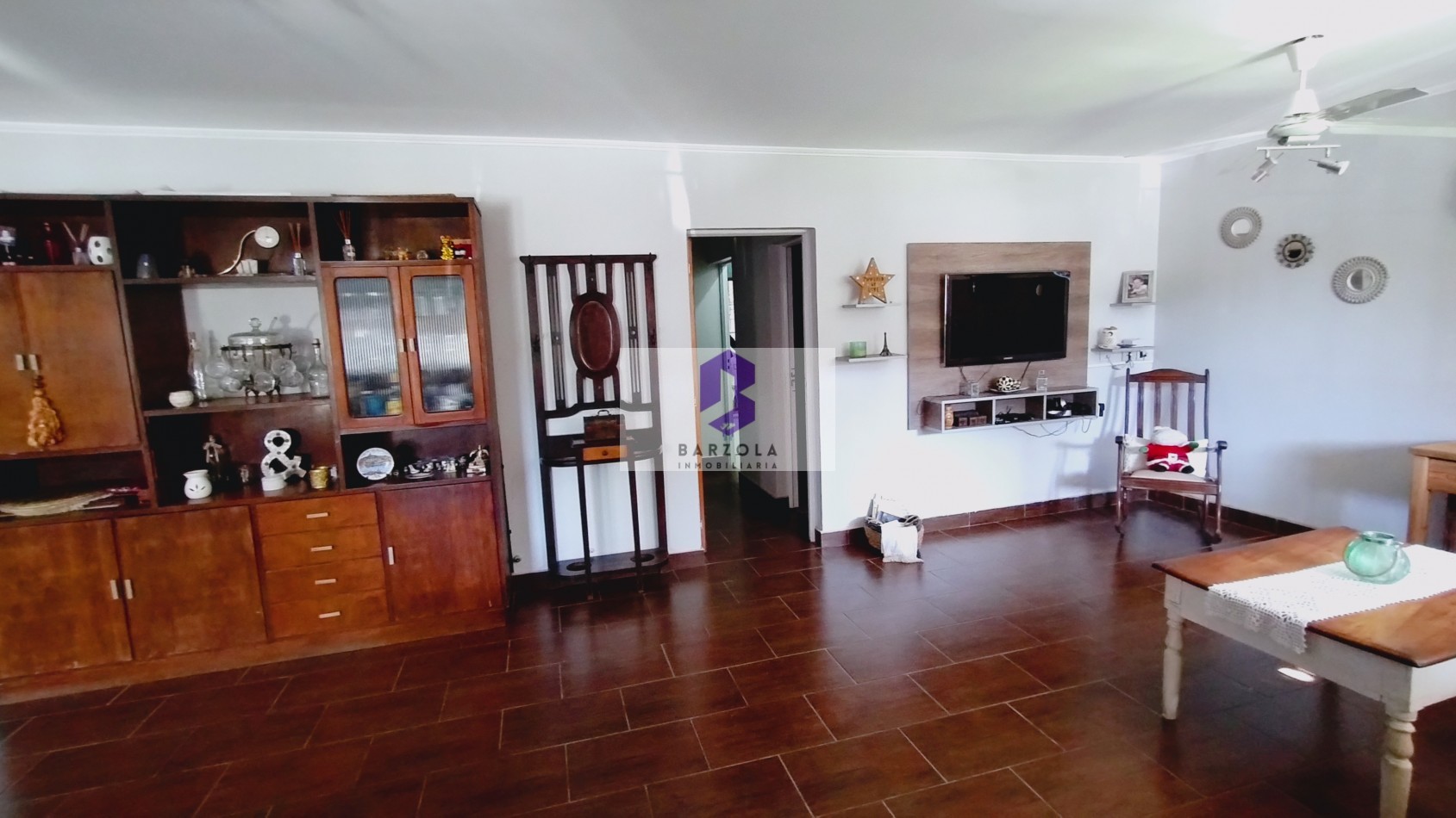 SE VENDE CASA 2 DORMITORIOS CON PATIO GRANDE Y COCHERA- APTA A CREDITO