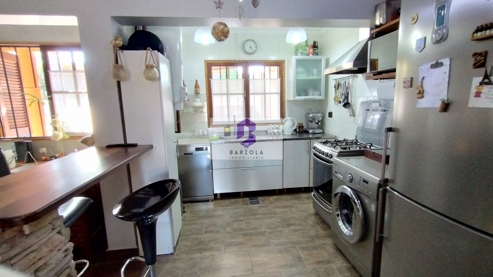 SE VENDE CASA 2 DORMITORIOS CON PATIO GRANDE Y COCHERA- APTA A CREDITO